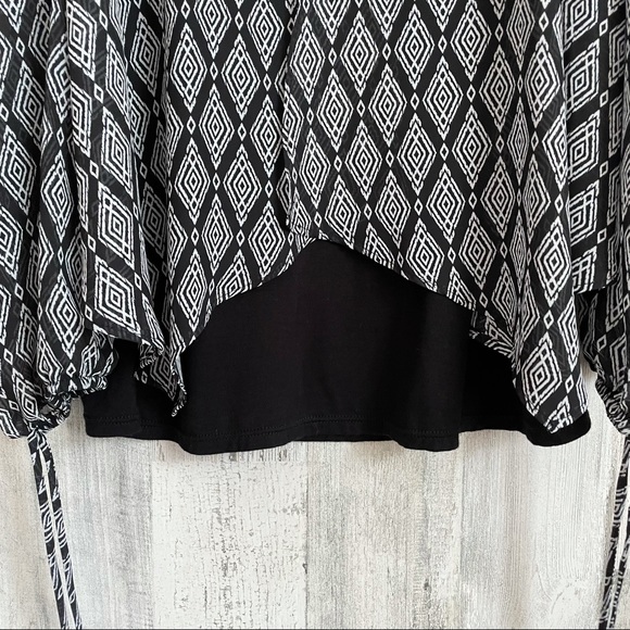 Off the Shoulder Flowy Blouse Size XS - Picture 7 of 12